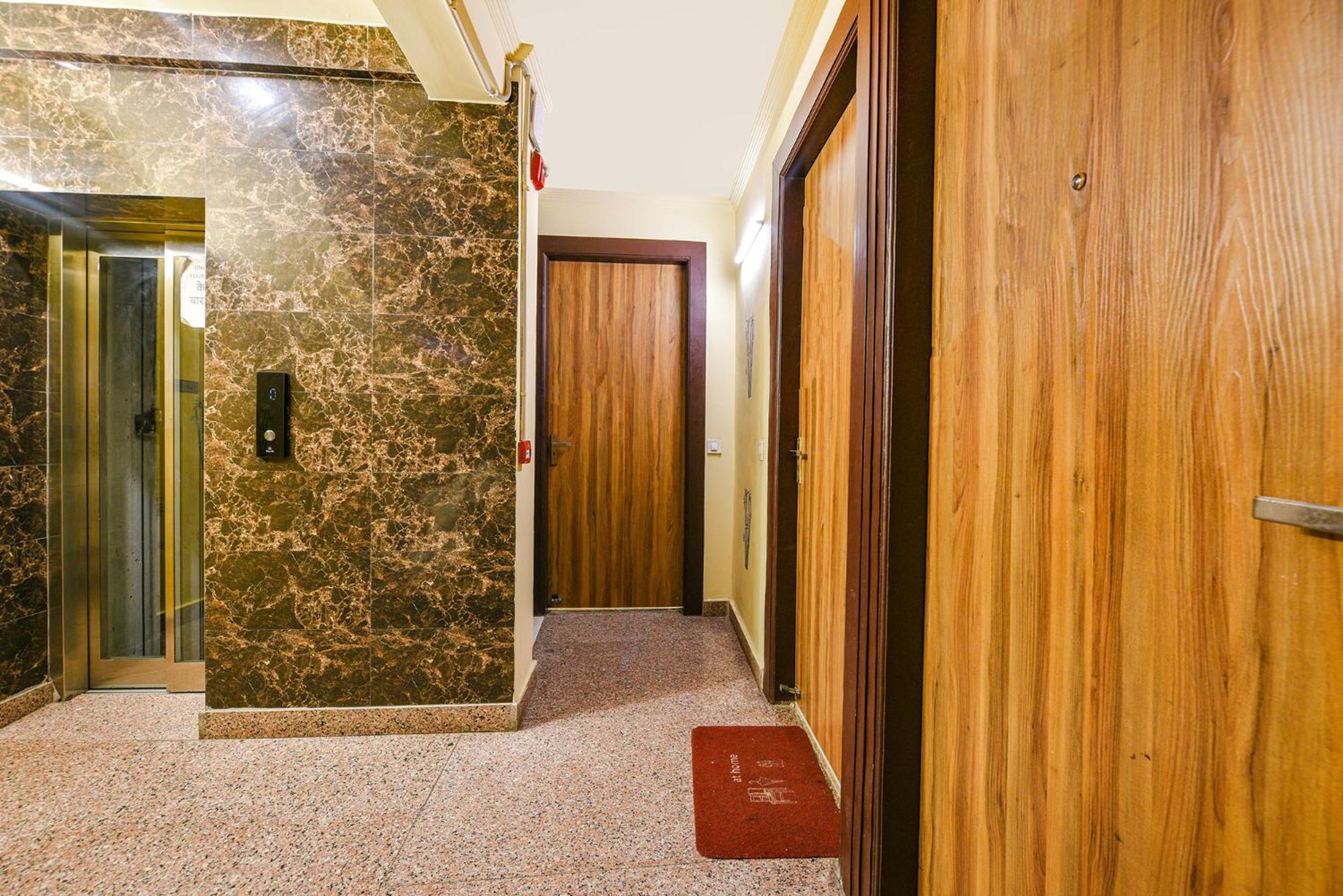 Fabhotel Ishtara Auberge - Nr Yashobhoomi Convention Centre New Delhi Extérieur photo