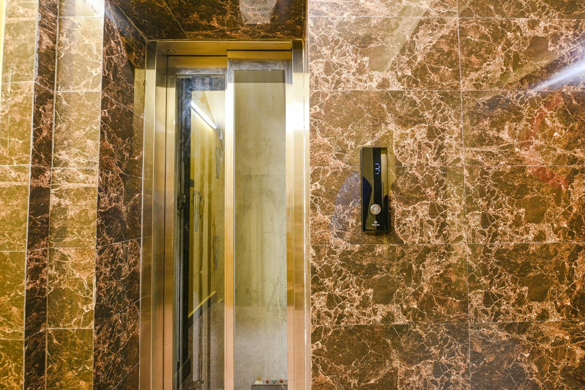 Fabhotel Ishtara Auberge - Nr Yashobhoomi Convention Centre New Delhi Extérieur photo